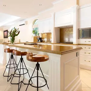 https://barbados-in-the-tropics-5-bedroom-luxury-home.queenslandhotels.net